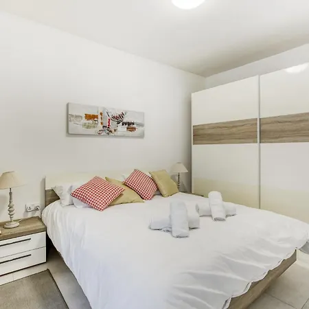 Penthouse With Large Terrace In Lägenhet Gzira