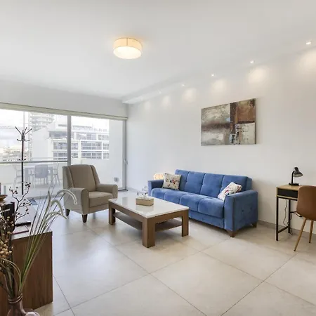 Penthouse With Large Terrace In Lägenhet Gzira