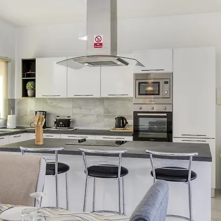Lägenhet Penthouse With Large Terrace In