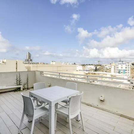 Penthouse With Large Terrace In Lägenhet