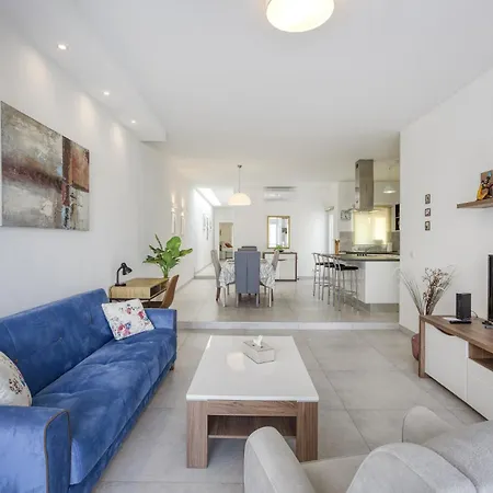 Penthouse With Large Terrace In Lägenhet *