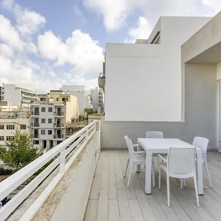 Penthouse With Large Terrace In Lägenhet